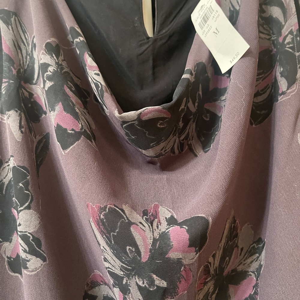 NWT Ann Taylor sleeveless top featuring a draped floral design and a cowl neck M - Picture 3 of 9